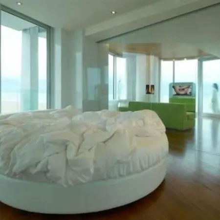 I-suite Hotel