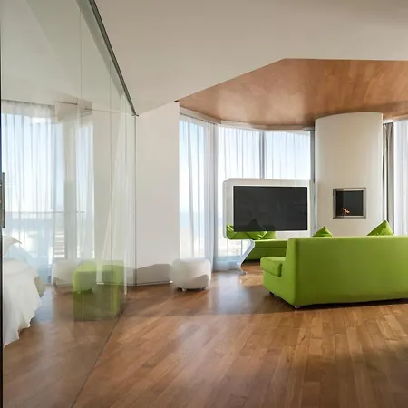 I-suite Hotel 5*