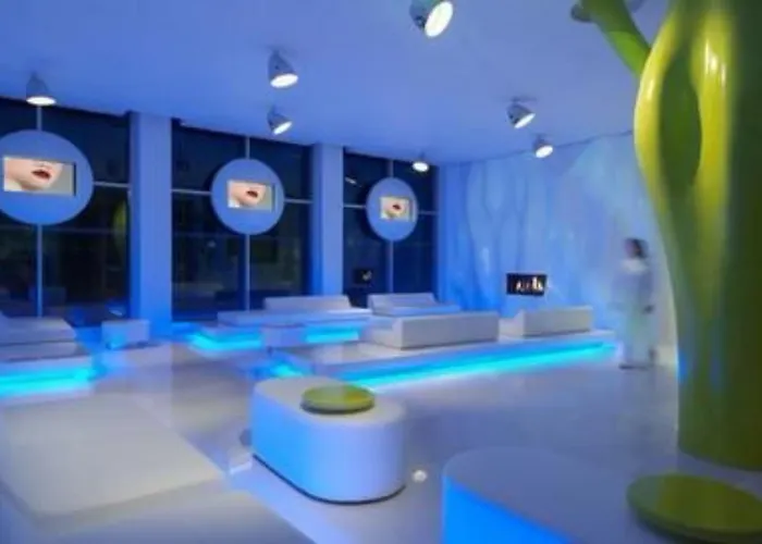 I-suite Ξενοδοχείο 5*