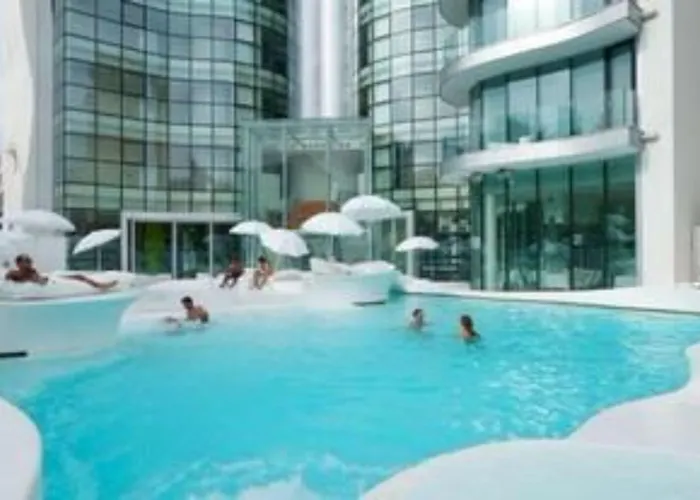 I-suite Szálloda