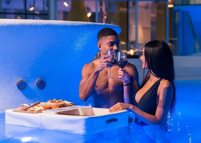 爱套房酒店 5* 里米尼